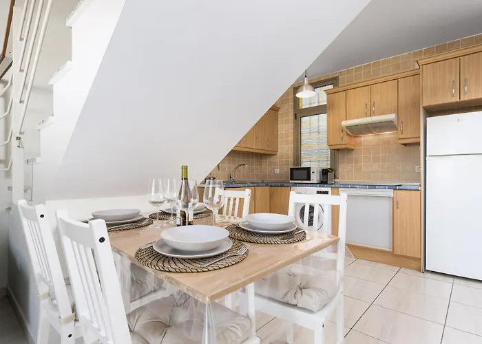 Home2book El Duplex Apt, Coastal Paradise דירה